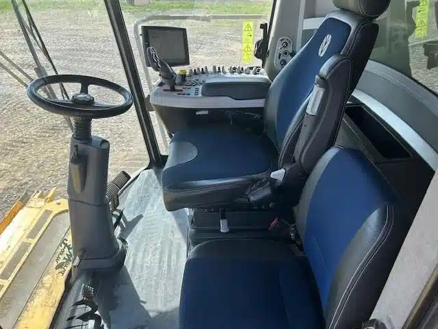 Gallery image 2 for Used 2018 New Holland CR9.90 Combine