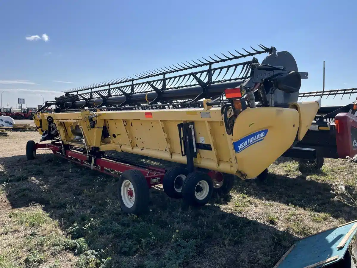 Gallery image 1 for Used 2014 New Holland 840CD Header - Flex