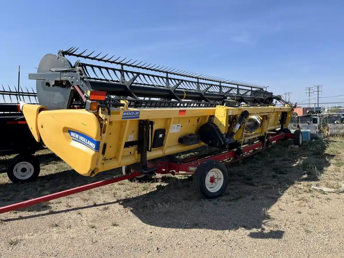 Gallery image 2 for Used 2014 New Holland 840CD Header - Flex