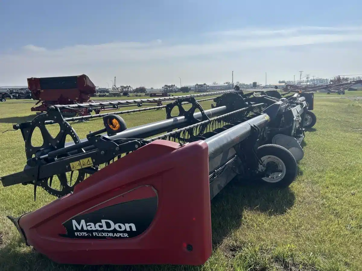 Gallery image 1 for 2016 MacDon FD75 Header - Flex Draper