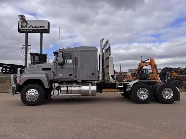 Gallery image 2 for New 2026 Mack PINNACLE 64T Semi-Truck