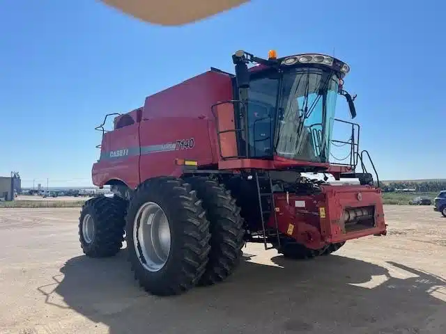 Gallery image 2 for Used 2014 Case IH 7140 Combine