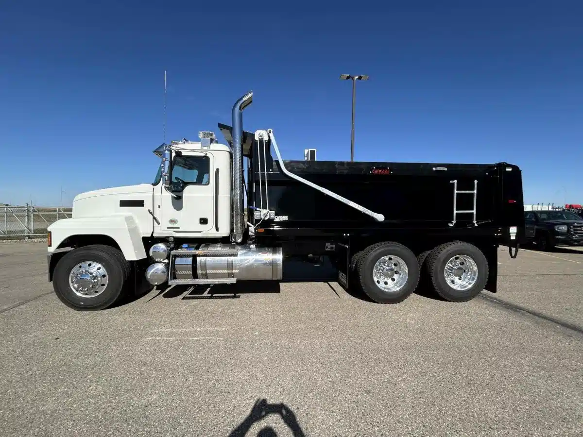 Gallery image 2 for 2026 Mack PINNACLE 64R Truck - Dump