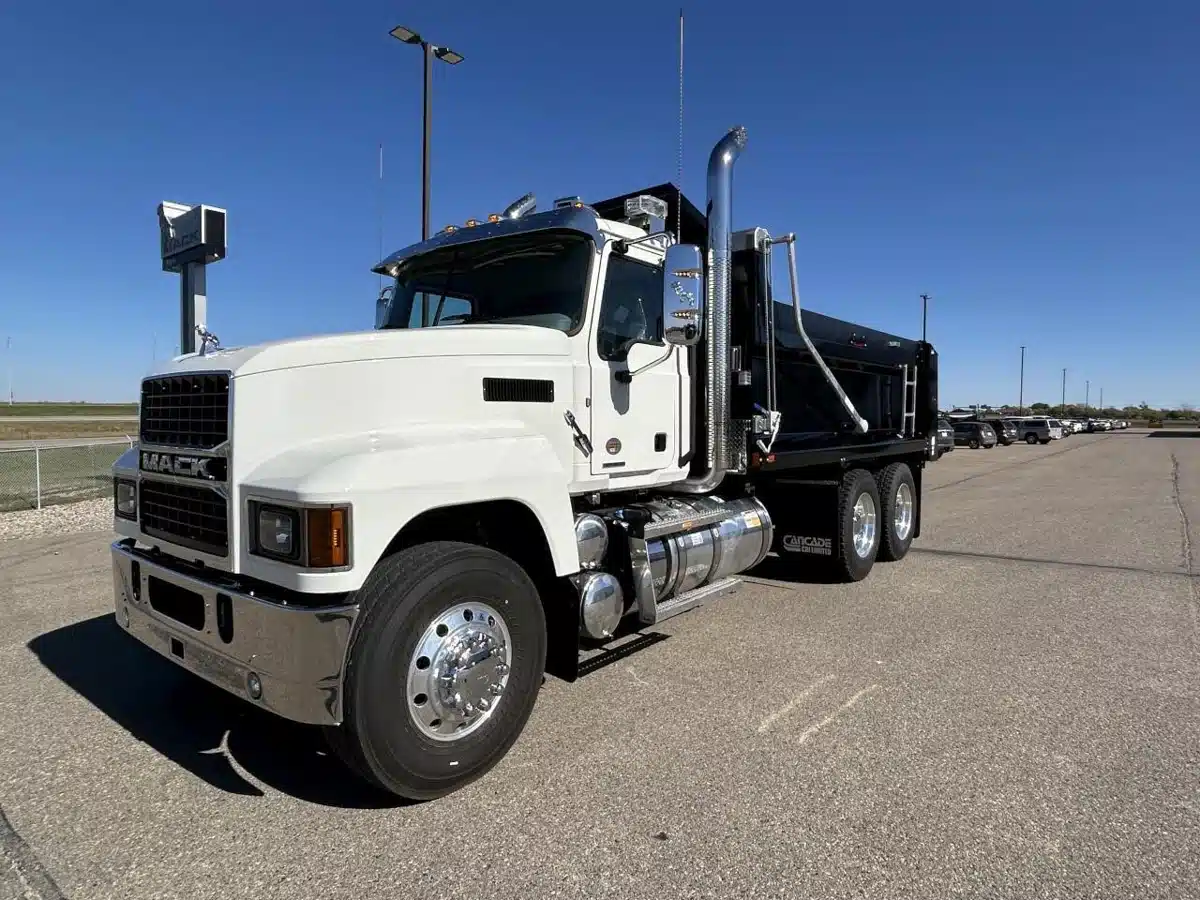 Gallery image 1 for 2026 Mack PINNACLE 64R Truck - Dump