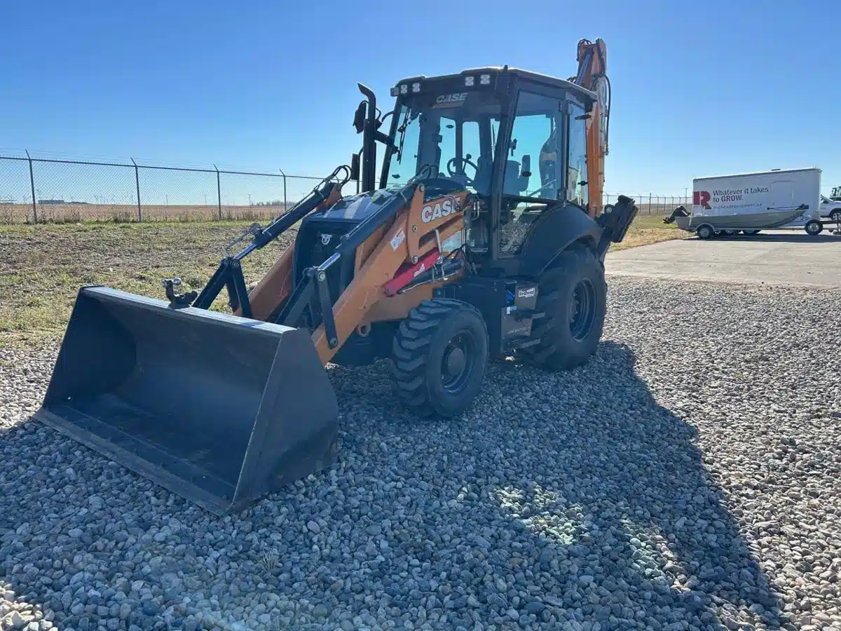 Gallery image 2 for Used 2023 Case IH 580SN Backhoe Loader