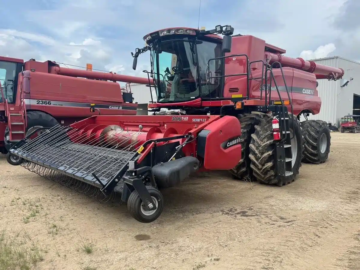 Gallery image 2 for Used 2018 Case IH 8240 Combine