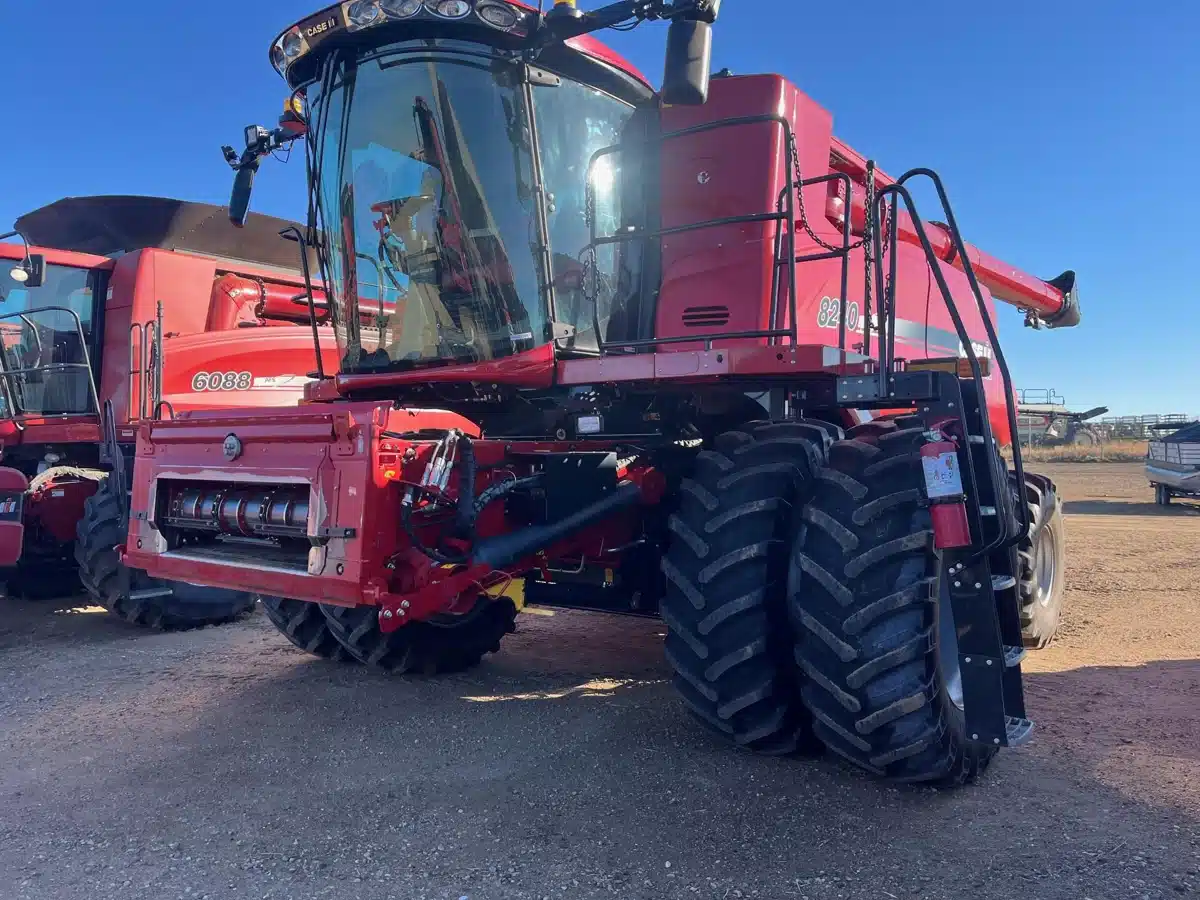 Gallery image 2 for Used 2017 Case IH 8240 Combine