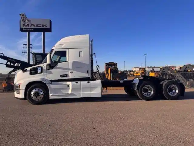 Gallery image 2 for New 2026 Mack PIONEER 64T Semi-Truck