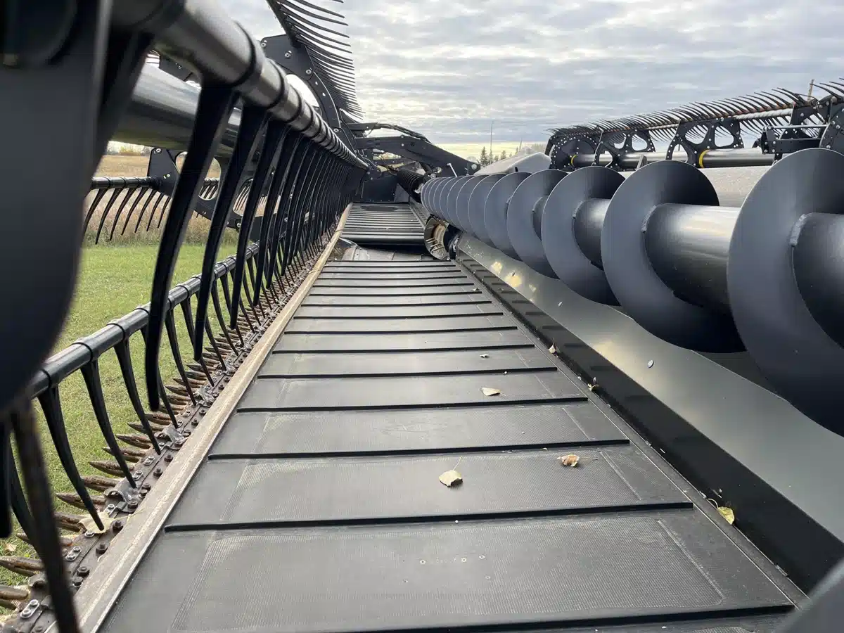 Gallery image 2 for Used 2016 MacDon FD75 Header - Flex Draper