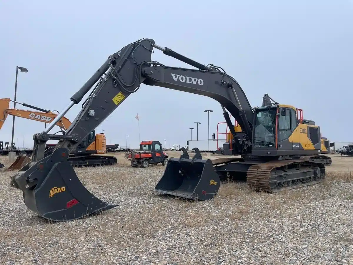 Gallery image 2 for New 2023 Volvo EC300EL Excavator