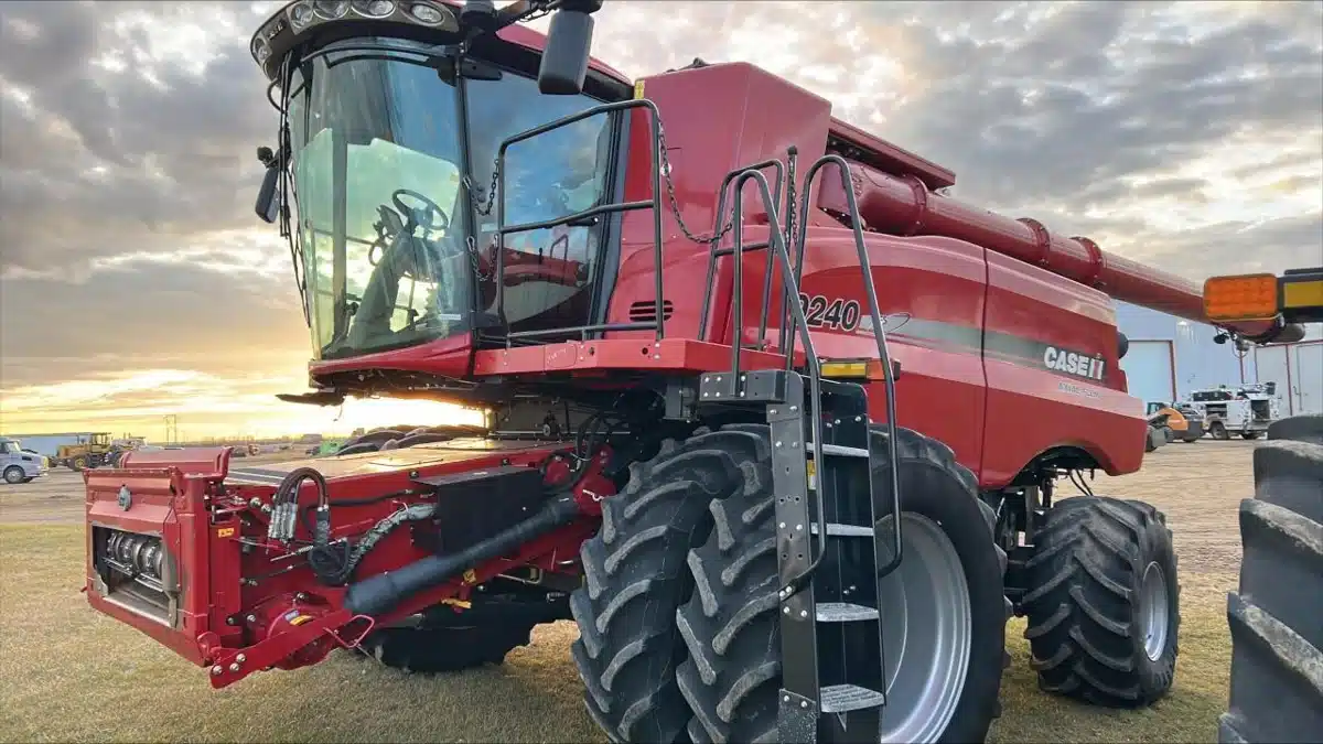 Gallery image 1 for Used 2016 Case IH 9240 Combine