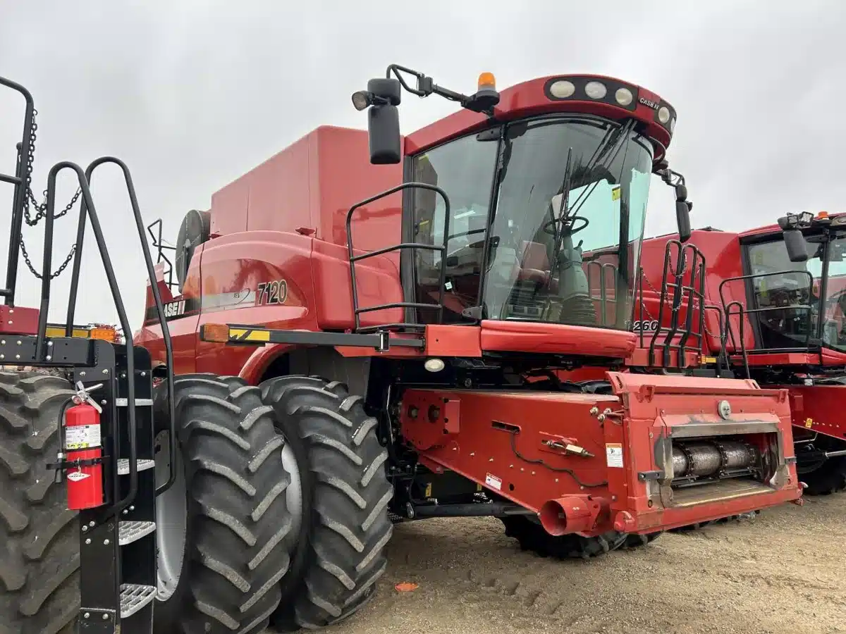 Gallery image 2 for Used 2011 Case IH 7120 Combine