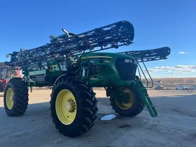 Gallery image 1 for 2011 John Deere 4830 Sprayer - Self Propelled