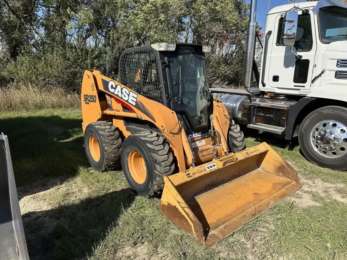 Gallery image 2 for 2011 Case IH SR250 Skid Steer