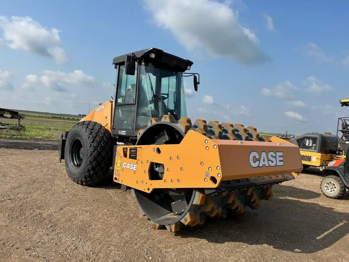 Gallery image 2 for 2024 Case IH SV211E Compactor