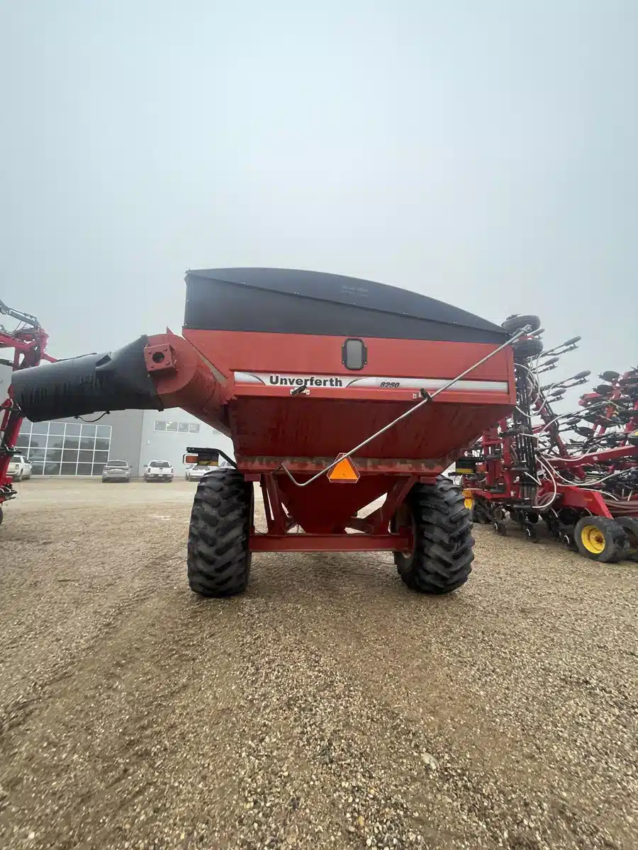 Gallery image 2 for Used 2006 Case IH 8250 Grain Cart