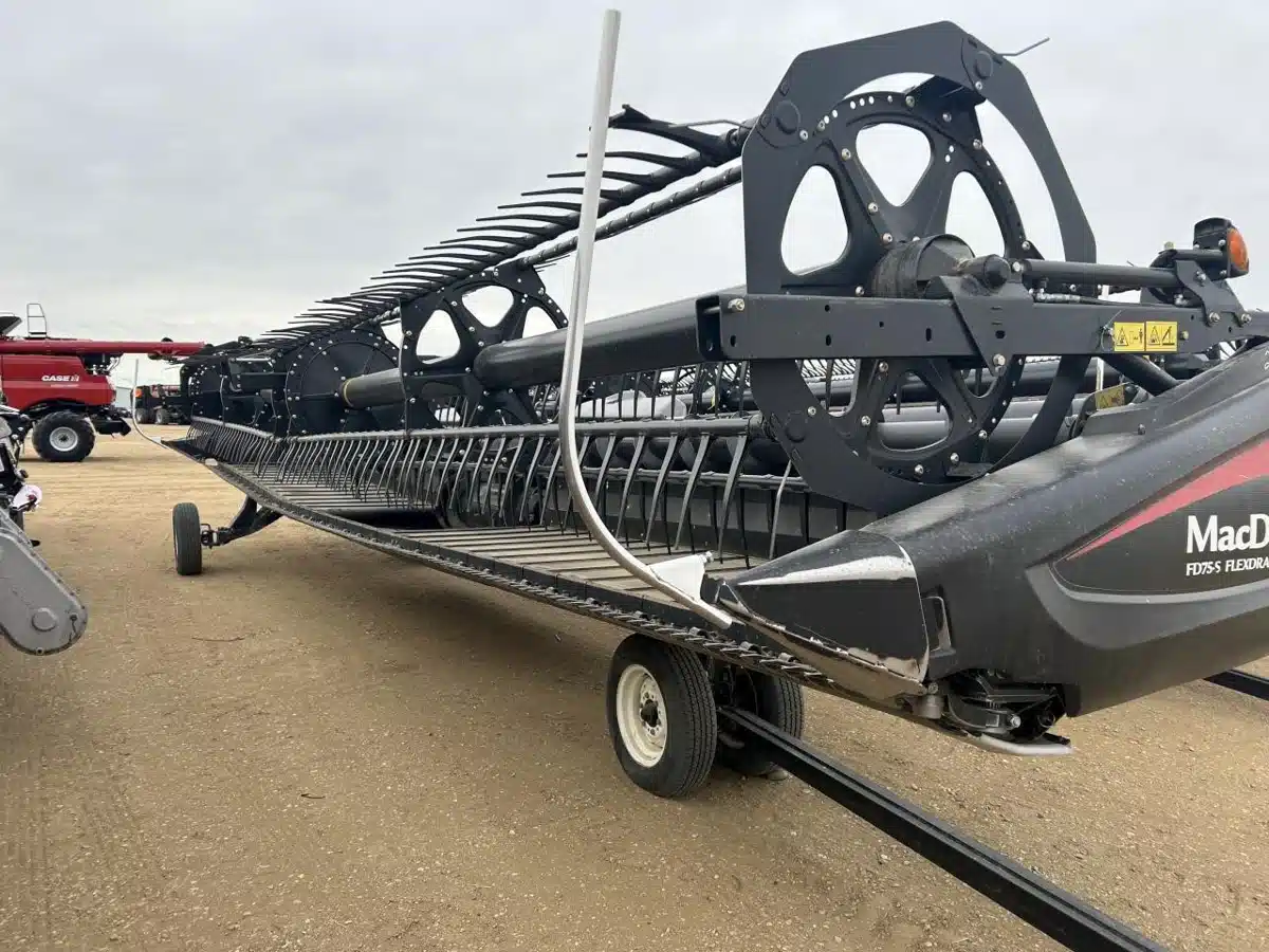 Gallery image 1 for Used 2016 MacDon FD75 Header - Flex Draper