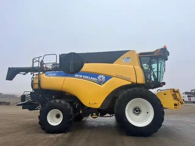 Gallery image 1 for 2020 New Holland CR8.90 Combine