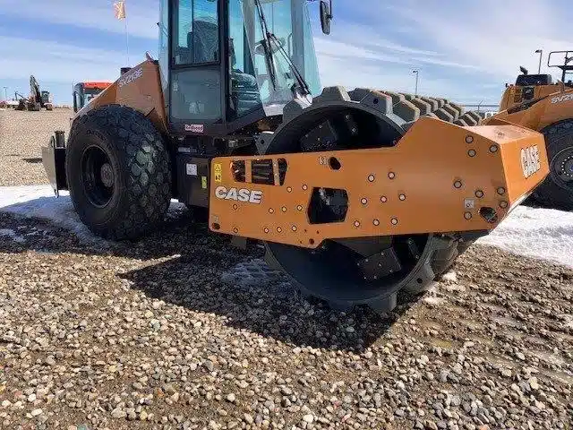 Gallery image 2 for 2022 Case IH SV213E Compactor