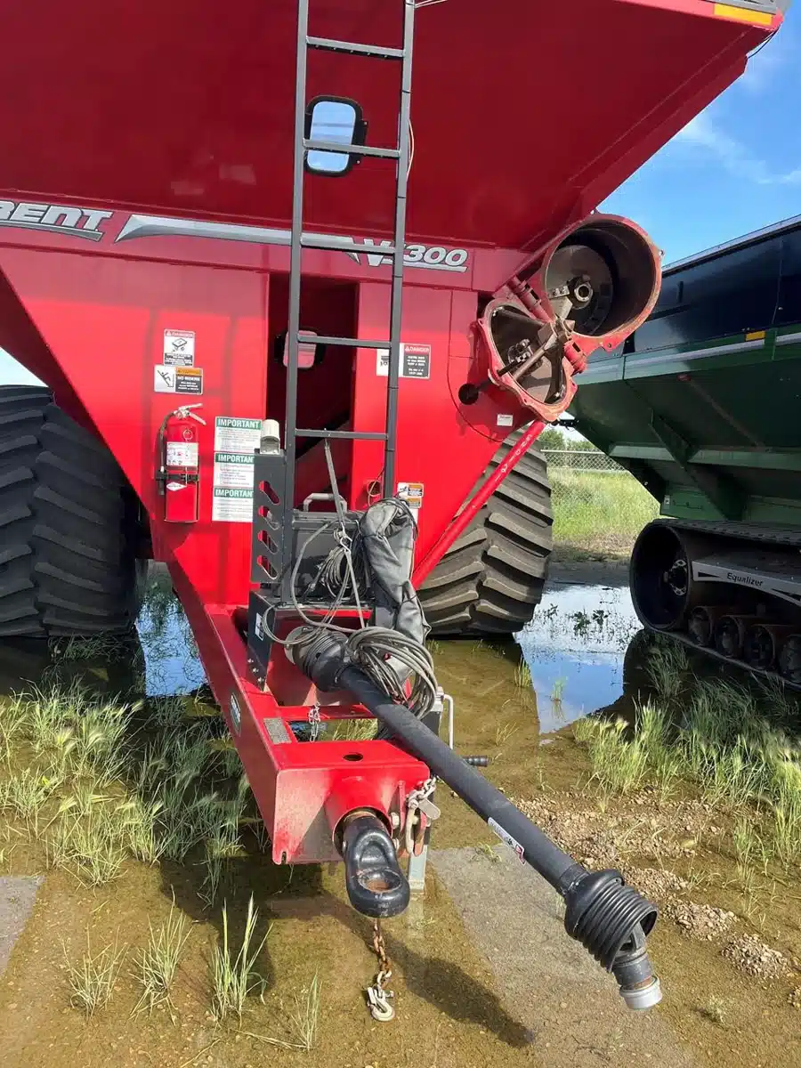 Gallery image 2 for Used 2018 Unverferth 1310 Grain Cart