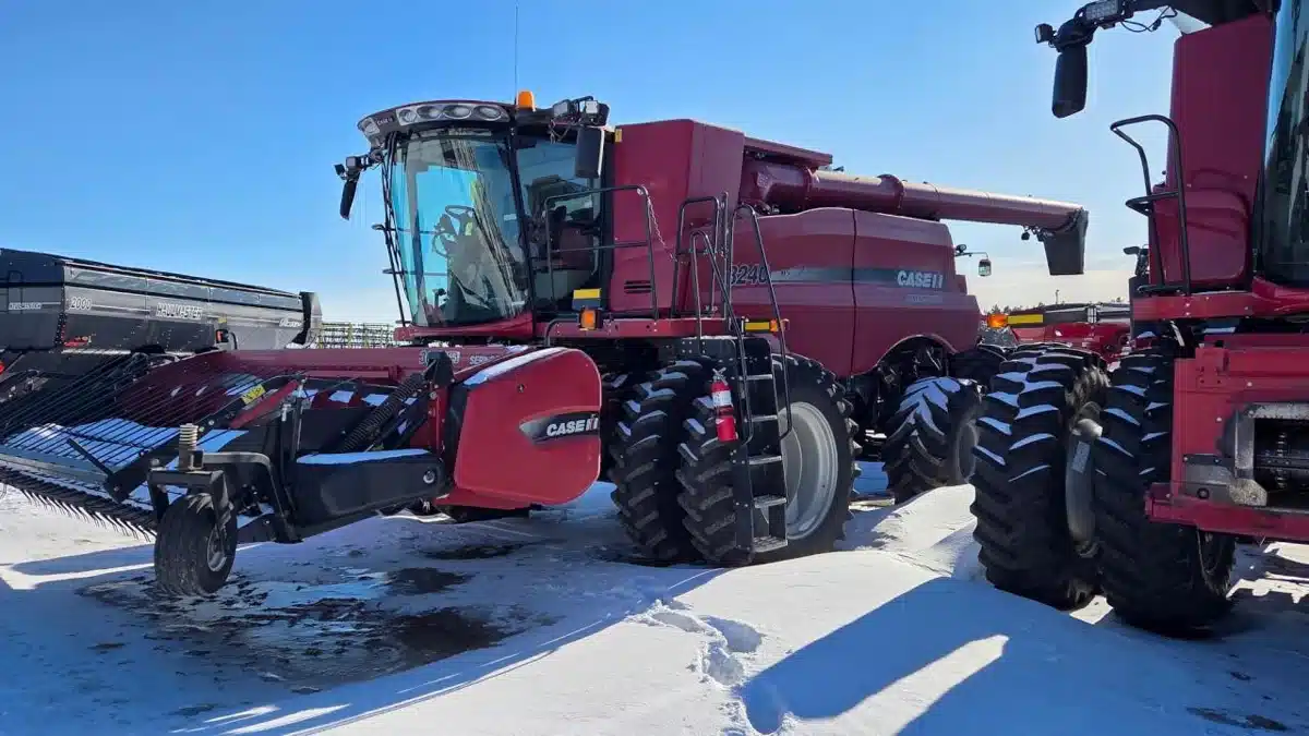 Gallery image 1 for 2016 Case IH 8240 Combine