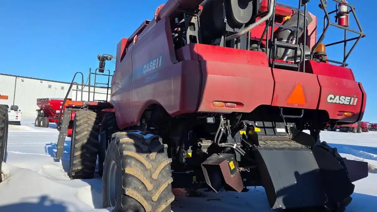 Gallery image 2 for 2016 Case IH 8240 Combine