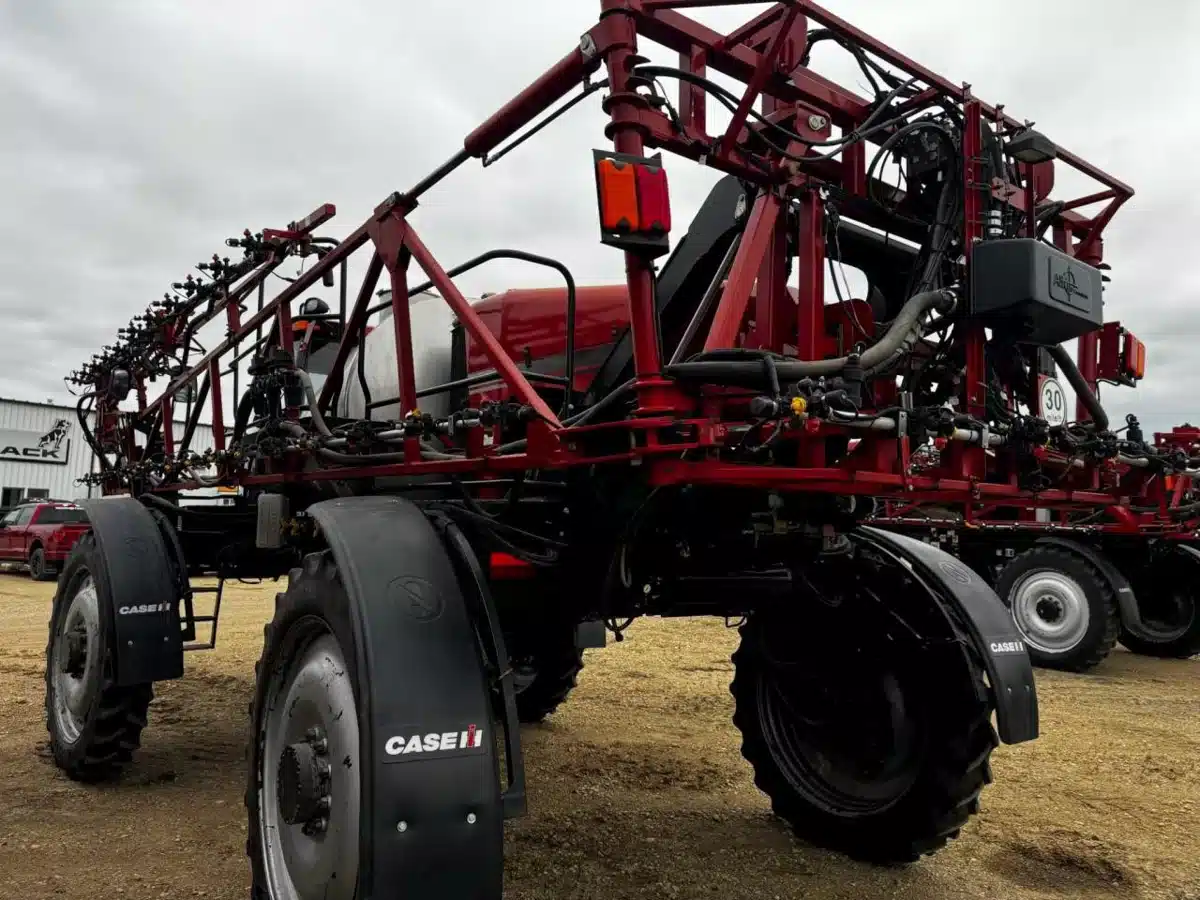 Gallery image 2 for Used 2010 Case IH PATRIOT 3330 Sprayer - Self Propelled