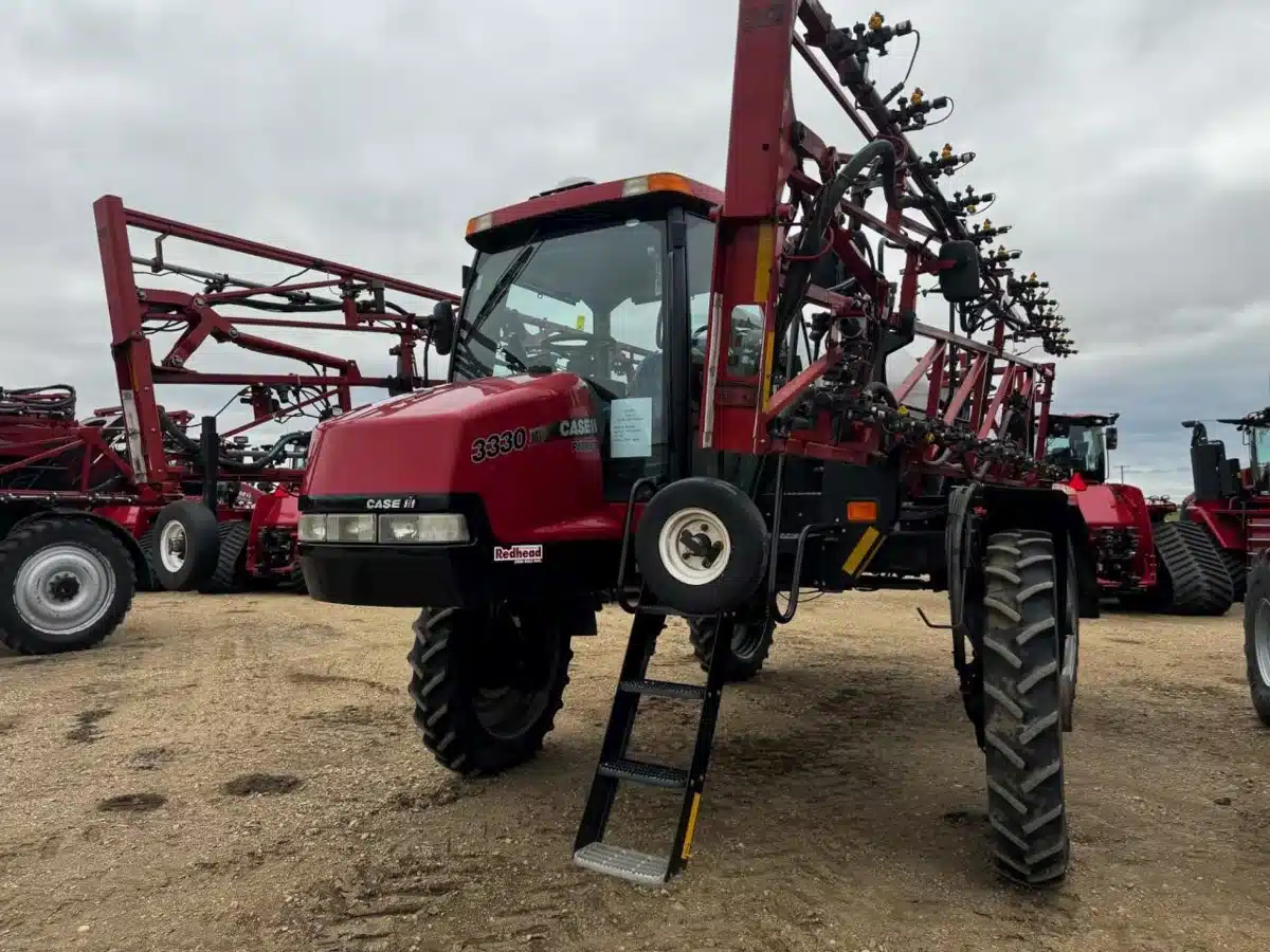 Used 2010 Case IH PATRIOT 3330 Sprayer - Self Propelled