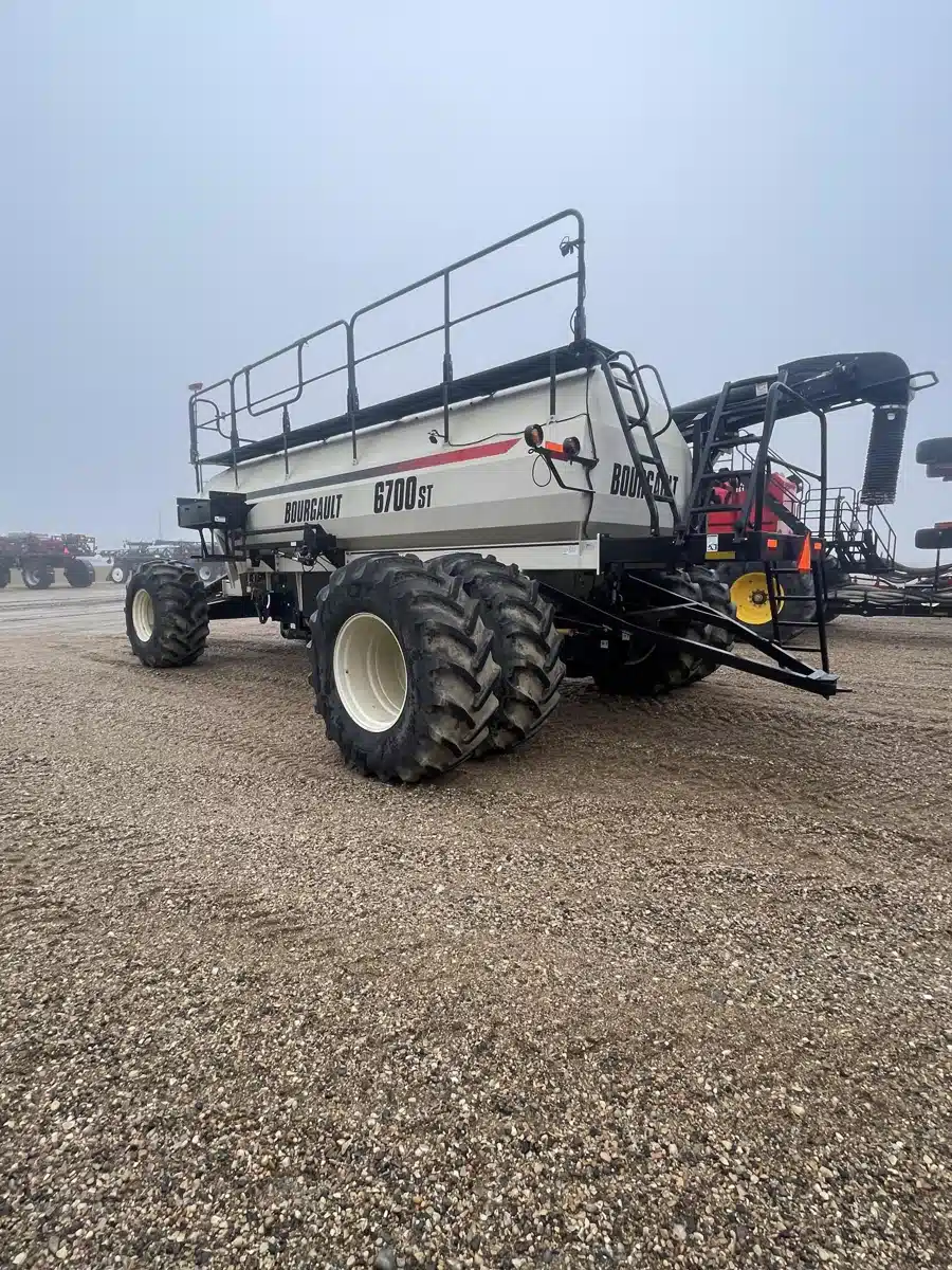 Gallery image 1 for 2010 Bourgault 6700ST Air Seeder
