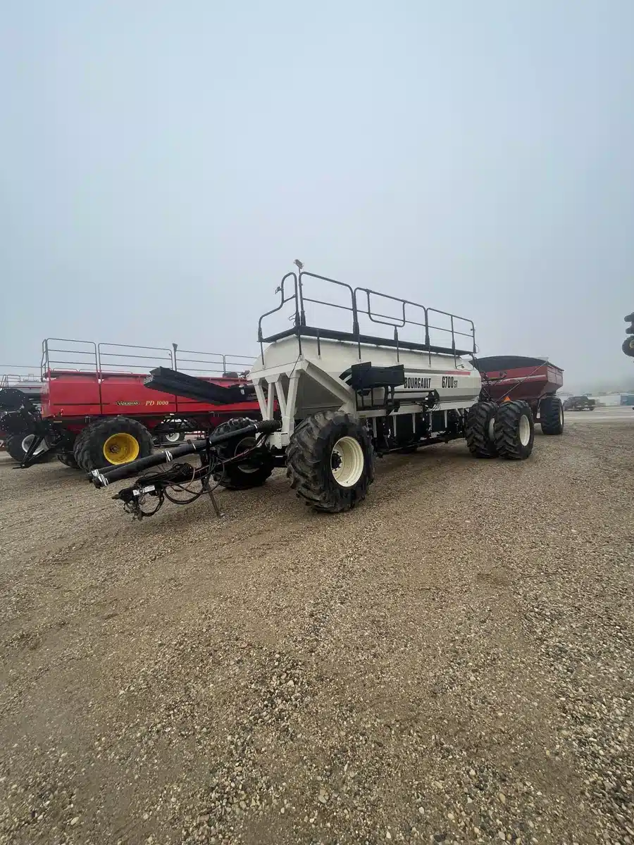 Gallery image 2 for 2010 Bourgault 6700ST Air Seeder