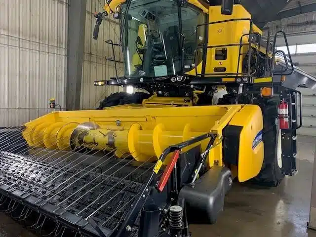 Gallery image 1 for 2018 New Holland CR9.90 Combine