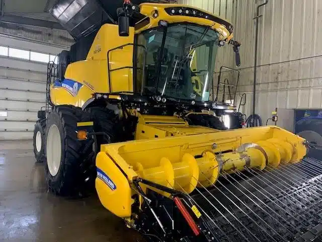 Gallery image 2 for 2018 New Holland CR9.90 Combine
