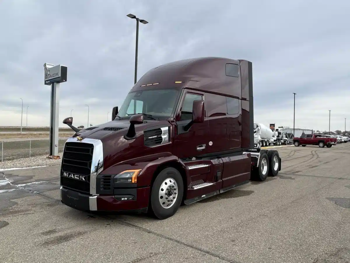 New 2026 Mack PIONEER 64T Semi-Truck