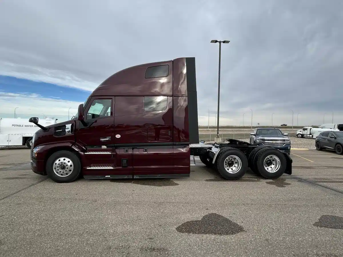 Gallery image 2 for New 2026 Mack PIONEER 64T Semi-Truck