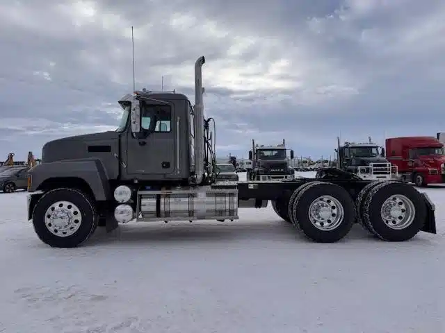 Gallery image 2 for 2026 Mack PINNACLE 64T Semi-Truck
