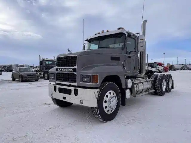 Gallery image 1 for 2026 Mack PINNACLE 64T Semi-Truck