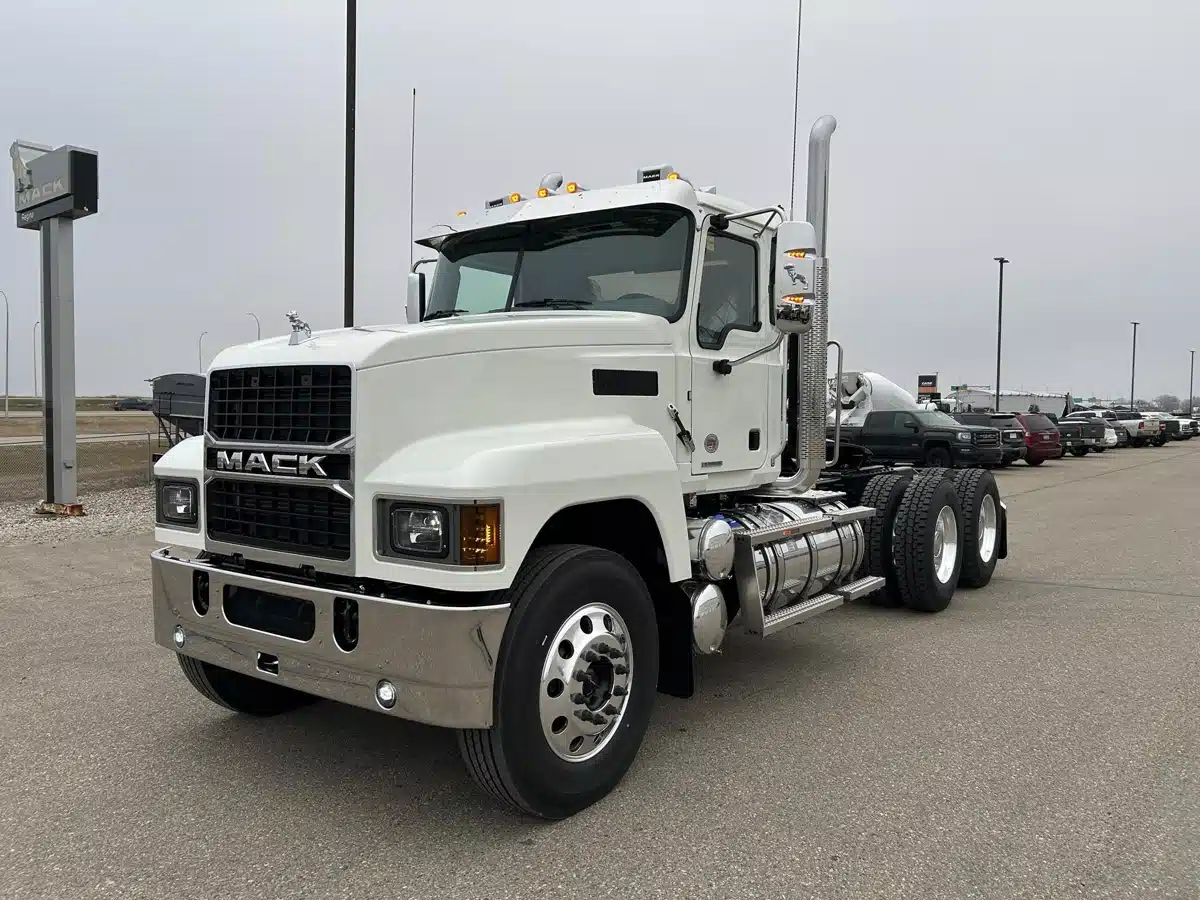 Gallery image 1 for 2026 Mack PINNACLE 64T Semi-Truck