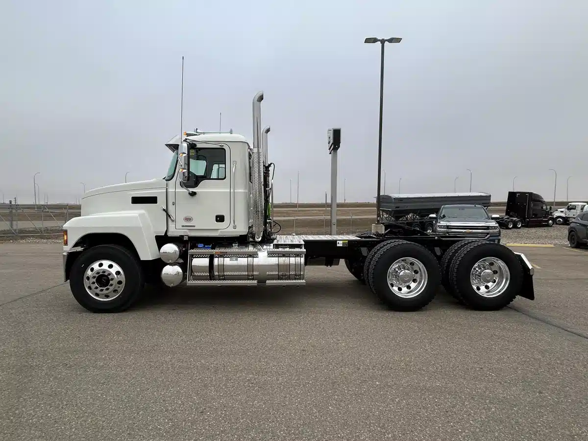 Gallery image 2 for 2026 Mack PINNACLE 64T Semi-Truck