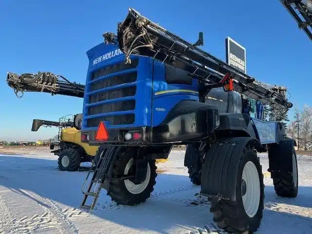 Gallery image 2 for Used 2017 New Holland SP.400F Sprayer - Self Propelled