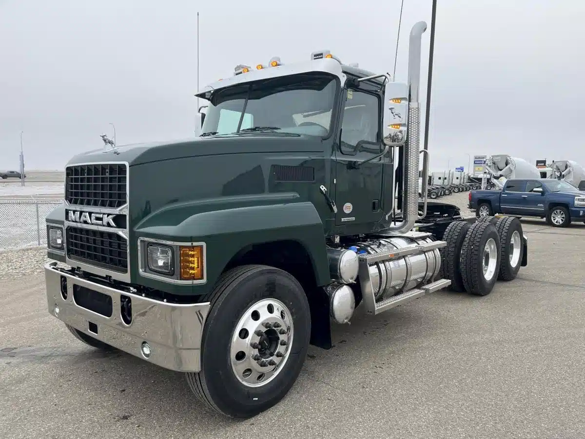Gallery image 1 for 2026 Mack PINNACLE 64T Semi-Truck