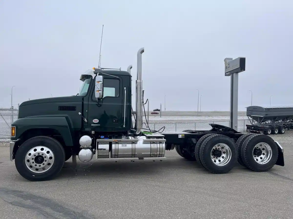 Gallery image 2 for 2026 Mack PINNACLE 64T Semi-Truck