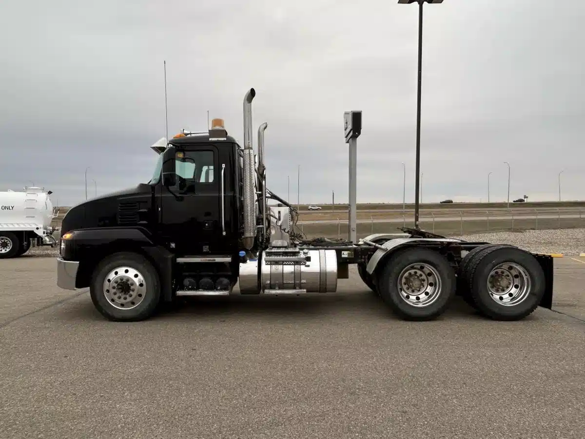 Gallery image 2 for Used 2019 Mack ANTHEM 64T Semi-Truck