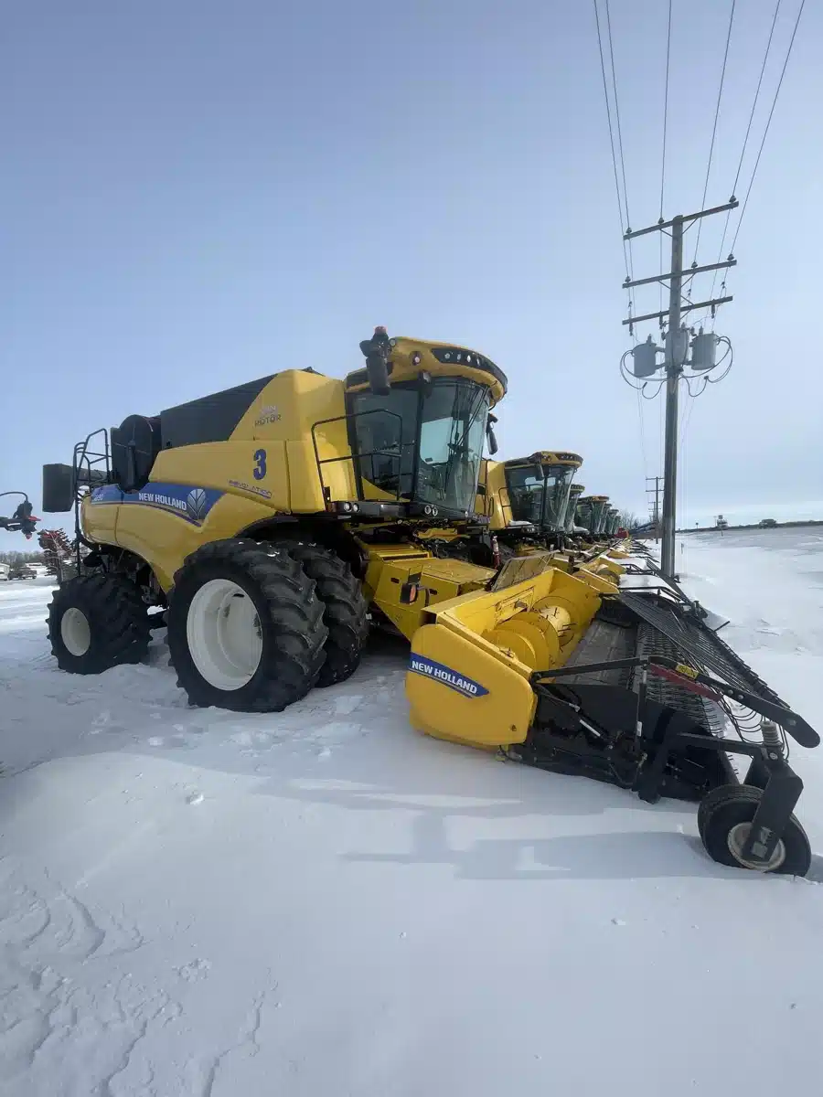 Gallery image 1 for 2019 New Holland CR8.90 Combine