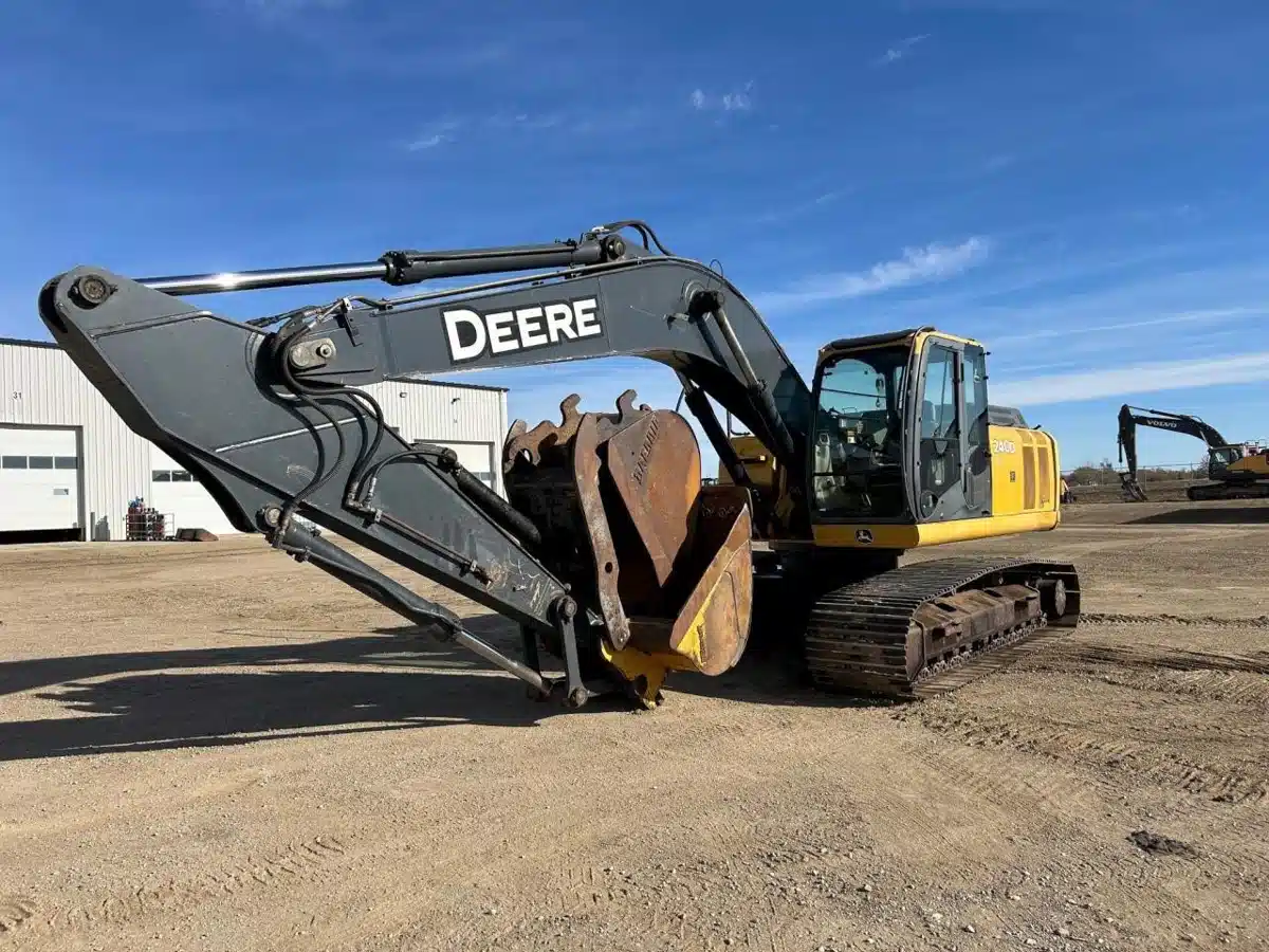 Gallery image 1 for 2006 DEERE 240D LC Excavator