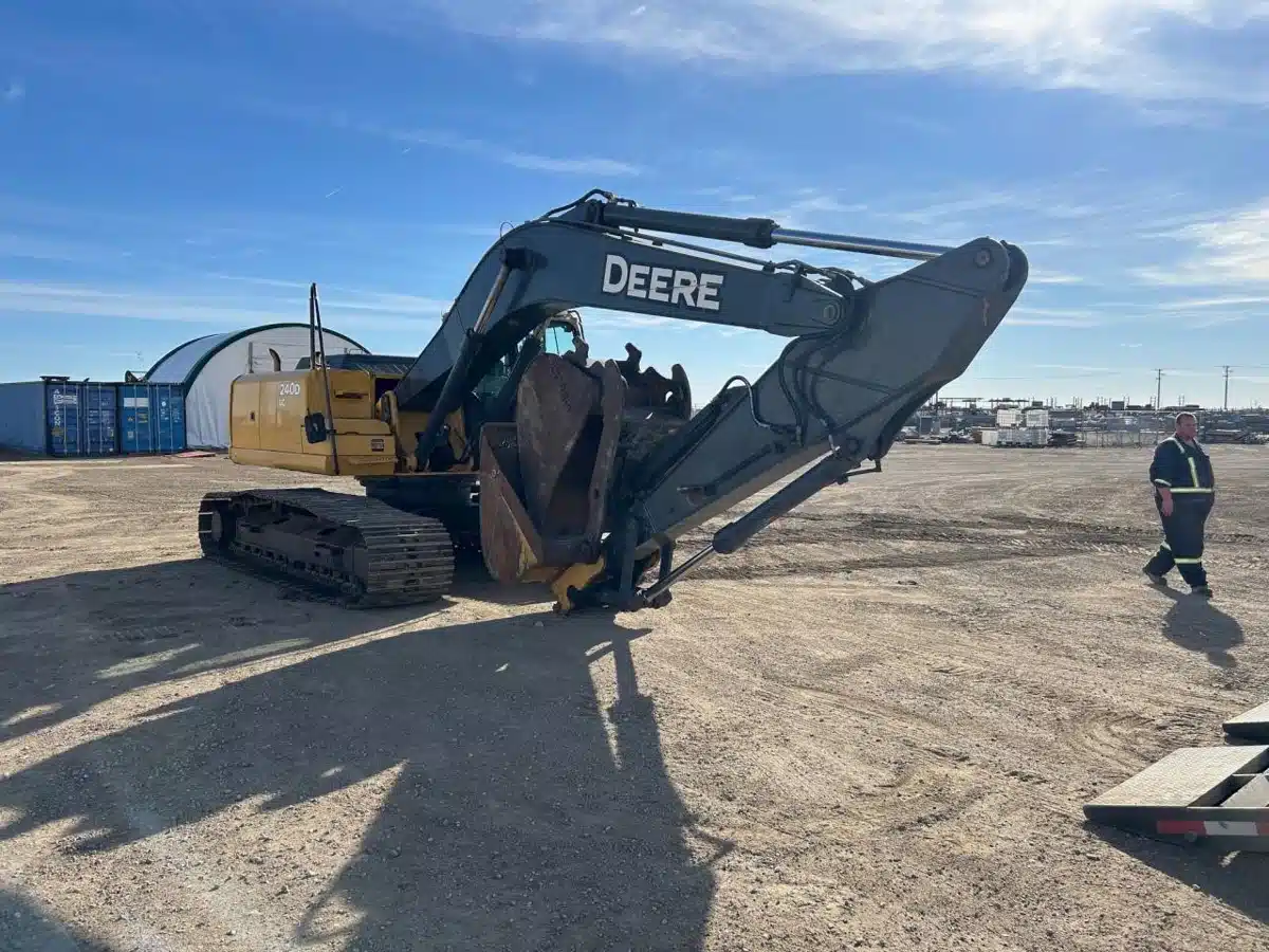 Gallery image 2 for 2006 DEERE 240D LC Excavator