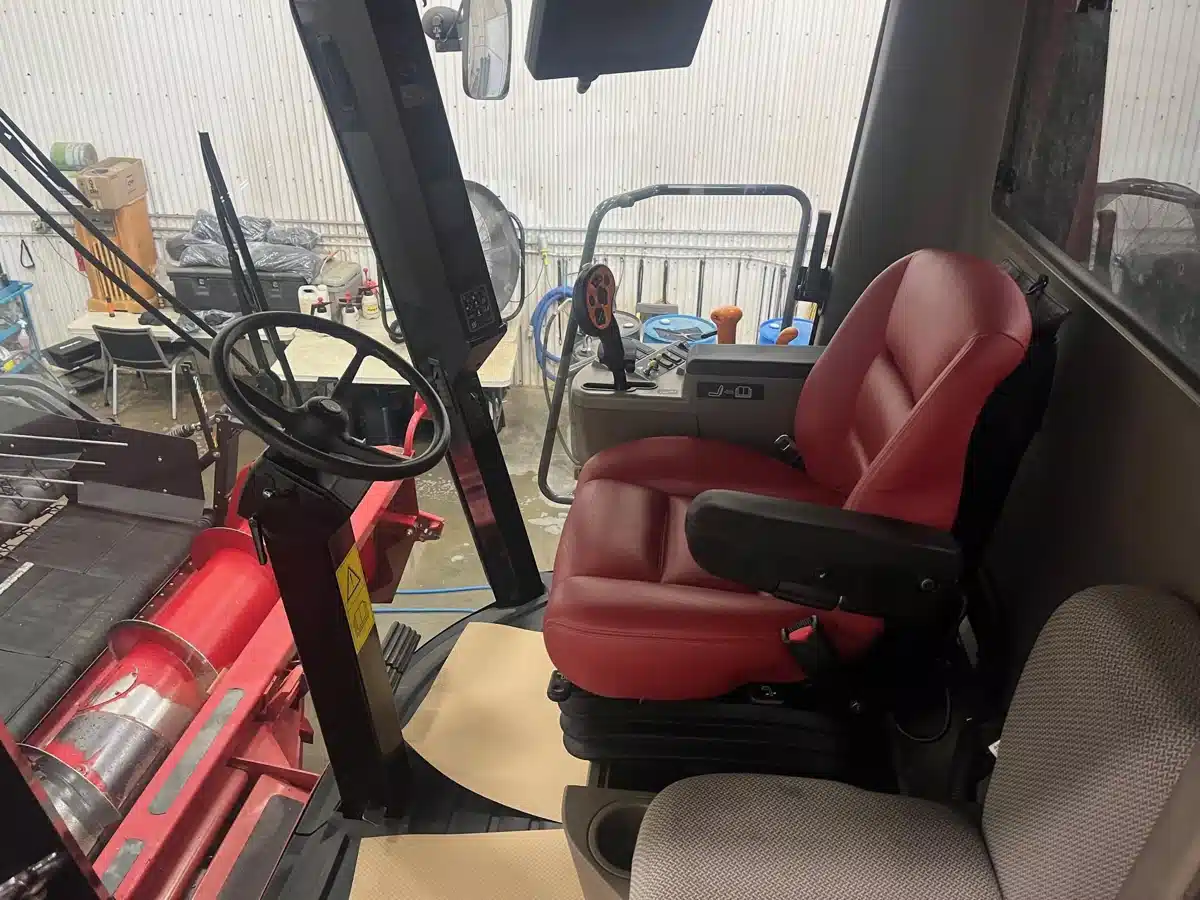 Gallery image 2 for Used 2009 Case IH 6088 Combine