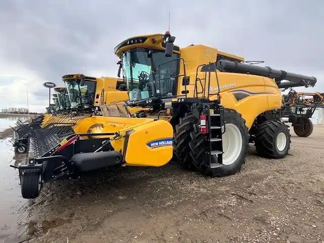Gallery image 1 for 2024 New Holland CR9.90 Combine