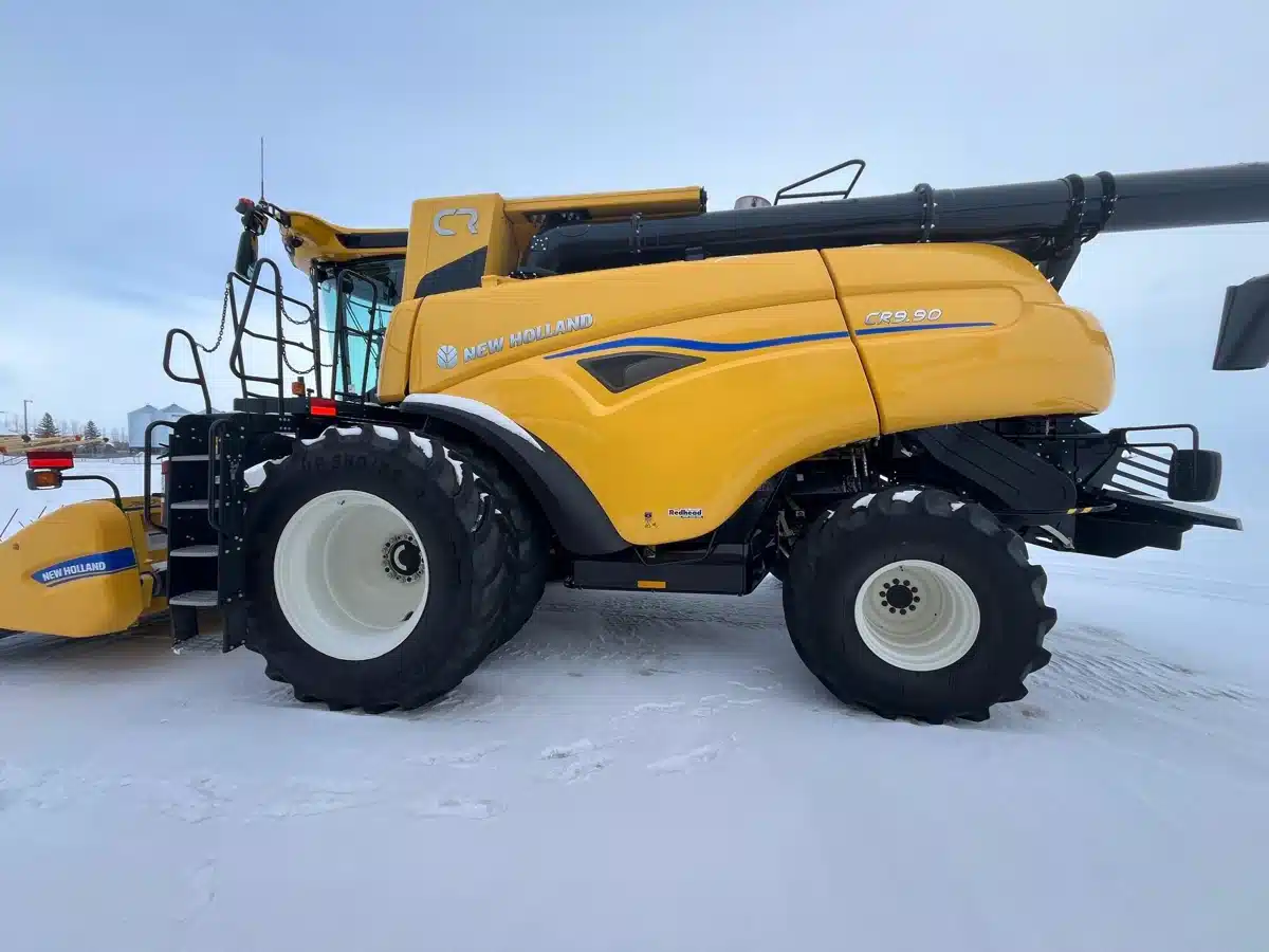 Gallery image 2 for 2024 New Holland CR9.90 Combine