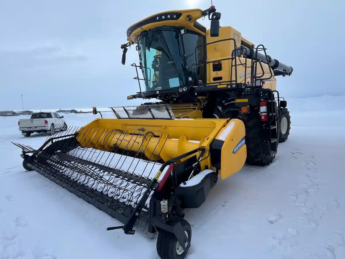 Gallery image 1 for 2024 New Holland CR9.90 Combine