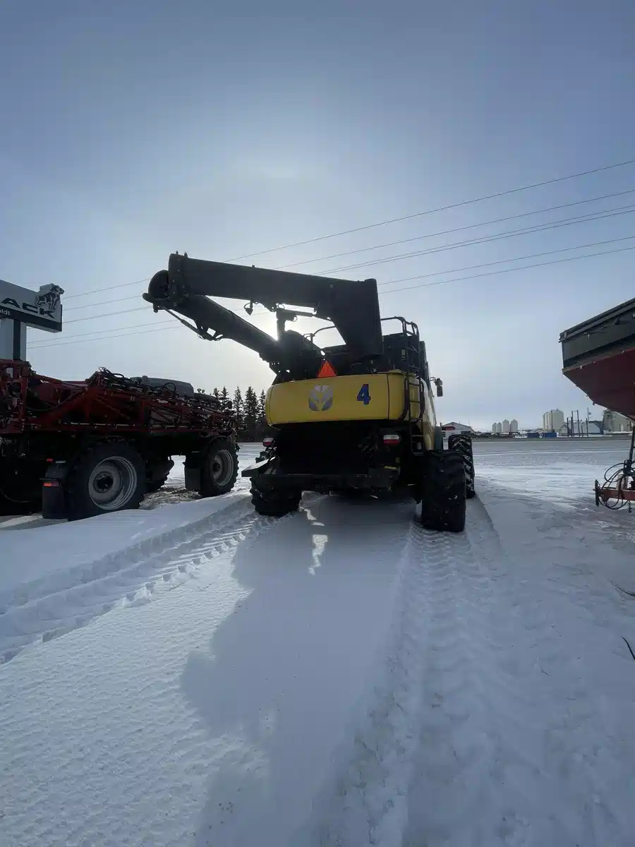 Gallery image 1 for 2019 New Holland CR8.90 Combine